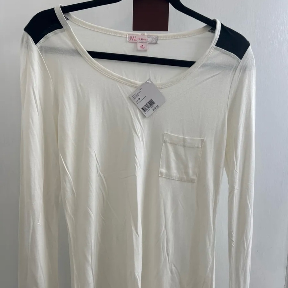 JW styles off white w/ black long sleeve, new size medium 2